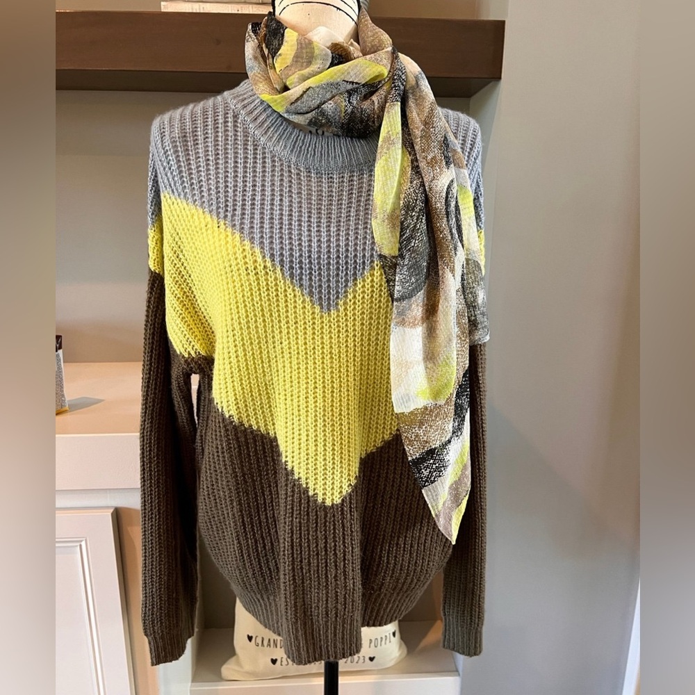 HYFVE sweater oversized chevron knit color block size medium great with boots !